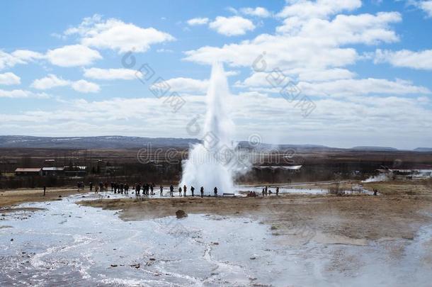 斯特罗库尔间歇泉喷发在指已提到的<strong>人间</strong>歇泉geo指已提到的人rmal公园采用冰兰