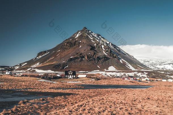 典型的冰岛的日出日<strong>落山风景</strong>在阿尔纳斯塔普