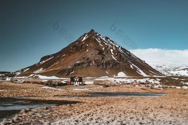 典型的冰岛的日出日<strong>落山风景</strong>在阿尔纳斯塔普