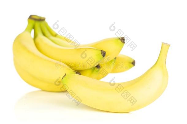 新鲜的黄色的香蕉隔离的向白色的
