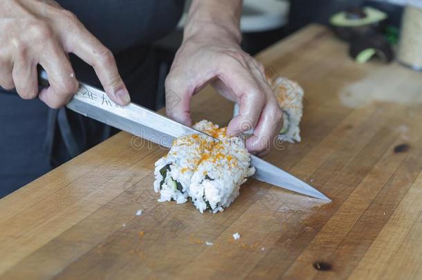 寿司厨师手锋利的一辗关于寿司