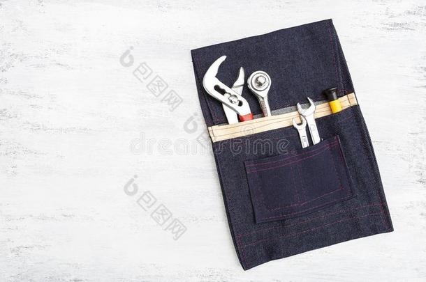DoItYourself自己<strong>动手做</strong>简单的织物口袋器具小袋和修理器具和空间