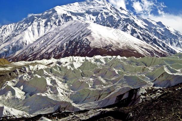 Yazghil冰河采用希姆沙尔山谷,喀拉昆仑山脉,北方的Punjab