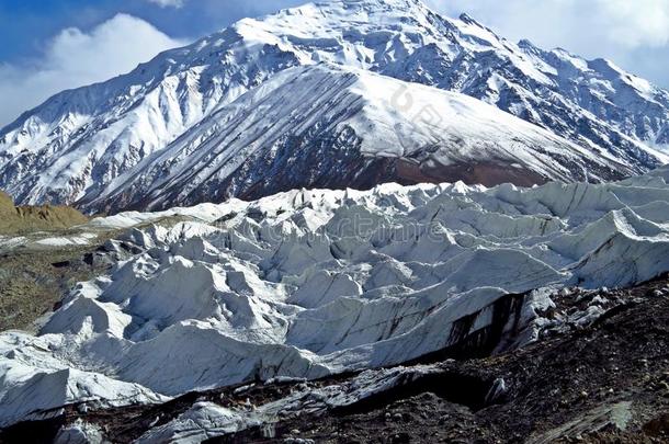 Yazghil冰河采用希姆沙尔山谷,喀拉昆仑山脉,北方的Punjab