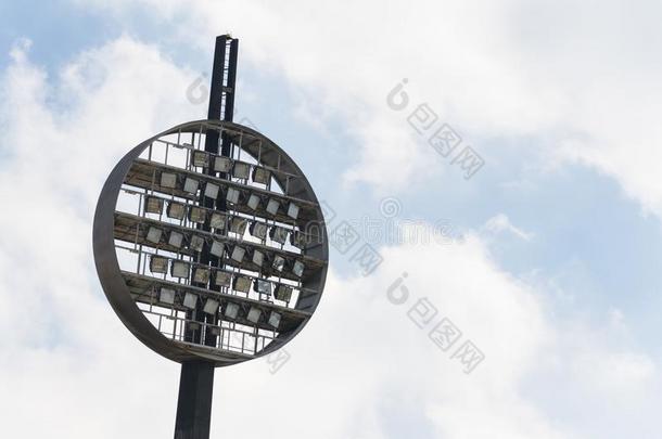 圆形的照明镶板在足球运动运动场赫拉德茨克拉洛夫,