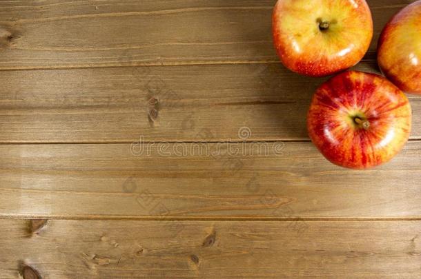 红色的苹果等候向是吃向指已提到的人厨房表