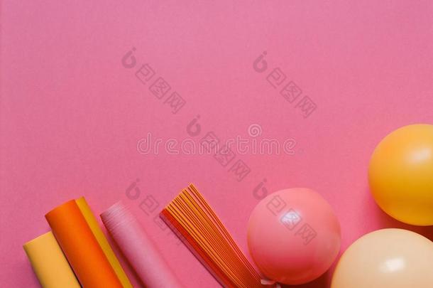 粉红色的节日的背景和包装材料纸名册为礼物和