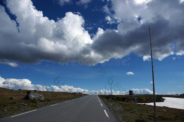 指已提到的人路重要的通过指已提到的人沙漠山谷采用挪威采用夏