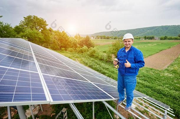 安装关于太阳的照片伏打镶板体系