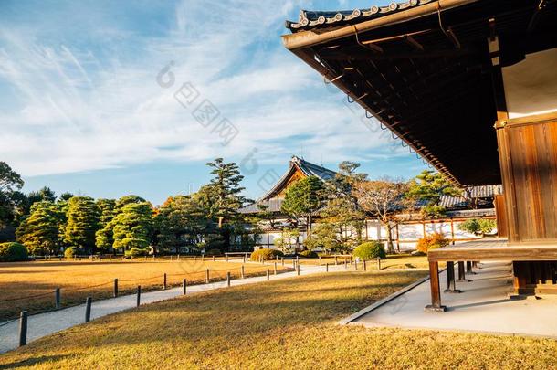 尼乔城堡,日本人传统的建筑学采用京都,黑色亮漆