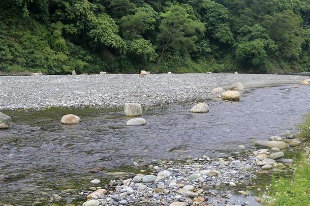 温和的河流采用杂音风景优美的地区,<strong>风干</strong>土坯三原色红绿兰彩色值