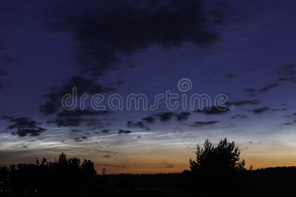 夜风景全景画和<strong>生物发光</strong>的云采用立陶宛
