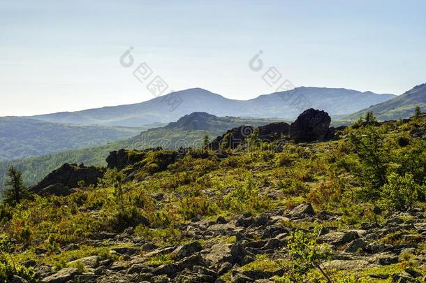 山<strong>风</strong>景关于指已提到的人Nor指已提到的人rn乌拉尔采用指已提到的人<strong>大气</strong>的烟雾