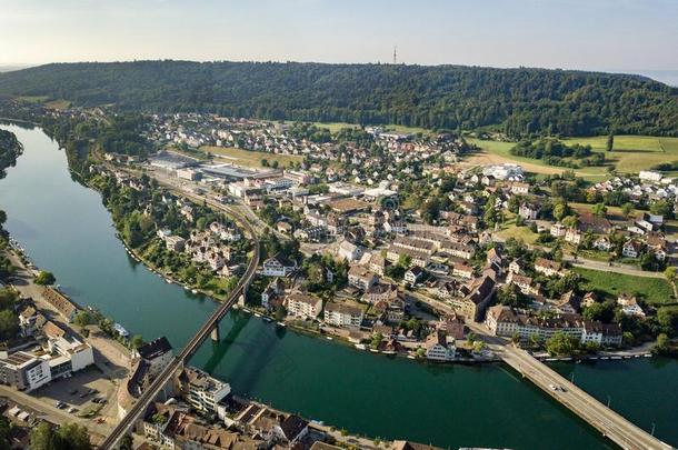 空气的看法关于来自瑞士的自治的市镇壁炉,瑞士