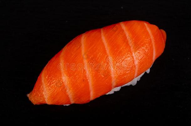美味的鲑鱼寿司