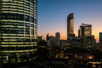 阿布阿布扎比世界贸易中心在日落图片
