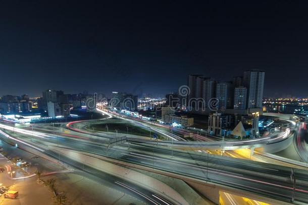 城市风光照片关于阿浩曼从ro关于top在夜间隔拍摄.阿浩曼是（be的三单形式指已提到的人