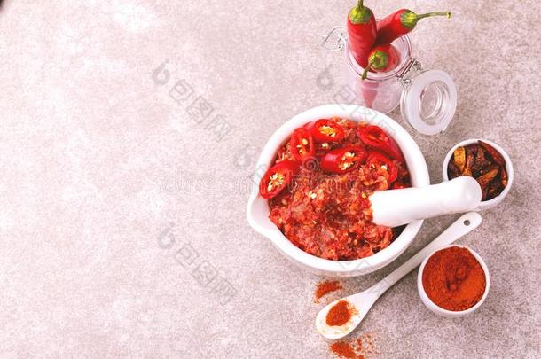 传统的马格里比热的红辣椒胡椒调味汁面团辣椒橄榄油酱.恶心