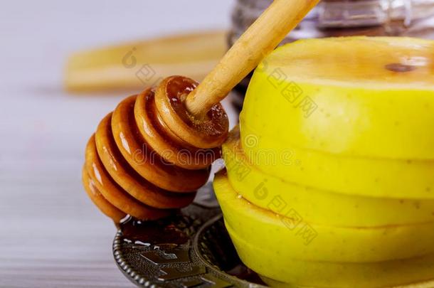 蜂蜜罐子和苹果罗什哈莎娜希伯来人虔诚的假日