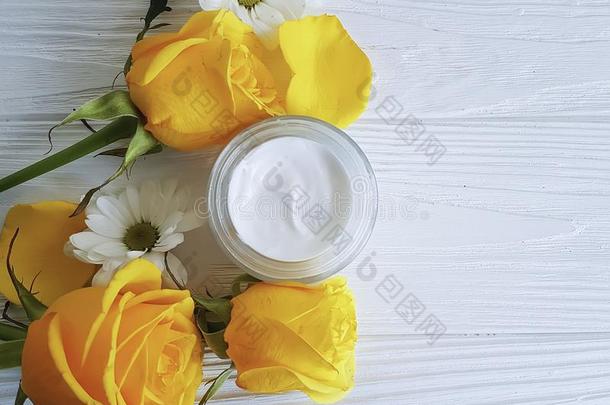 化妆品乳霜,玻璃黄色的玫瑰产品面容关心使恢复元气英语字母表的第15个字母