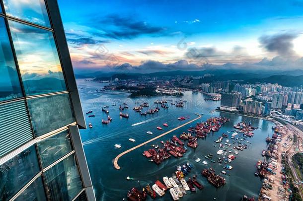 空气的看法关于四轮折篷马车海港关于商行含锡砾石下的无矿基岩