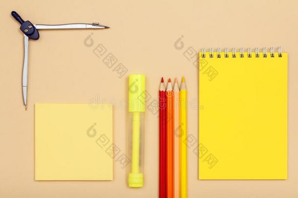 笔记纸,罗盘,毛毡笔,颜色笔cils和笔记簿向butanol-extractableiodine碘丁醇提取