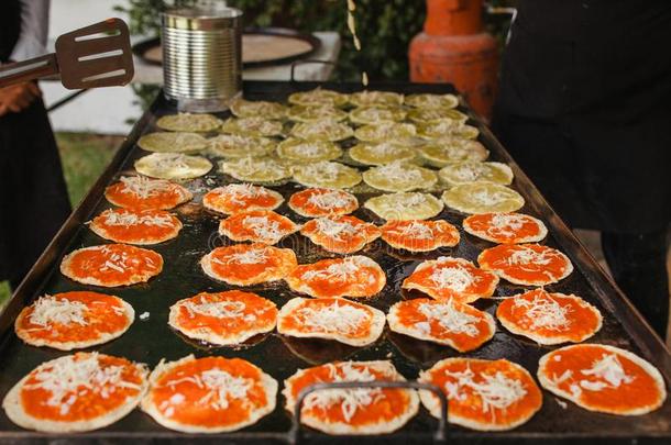 查鲁帕斯白袍墨西哥人食物采用普埃布拉城市辛辣的快餐