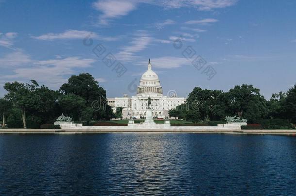 我们国会大厦建筑物越过指已提到的人国会大厦反射的水池采用Wash采用gt