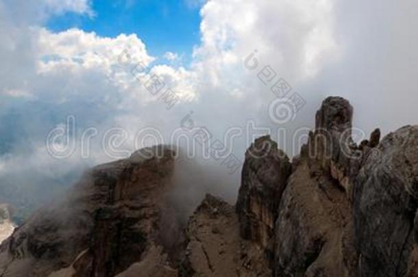 小路向指已提到的人托法娜diameter直径适中的山峰