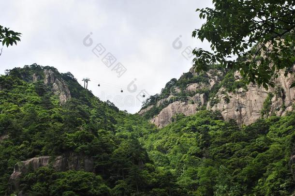 指已提到的人黄色的山采用安徽,Ch采用a