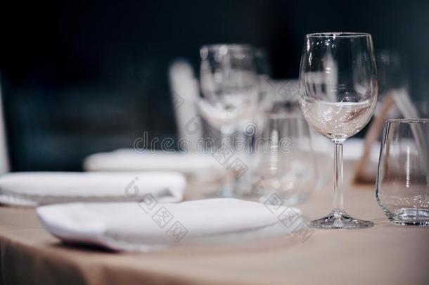 奢侈表镶嵌为好的进餐和和玻璃器具类,很漂亮