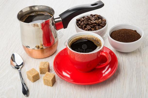 咖啡豆采用土耳其式咖啡壶,咖啡豆采用杯子,豆,勺,食糖