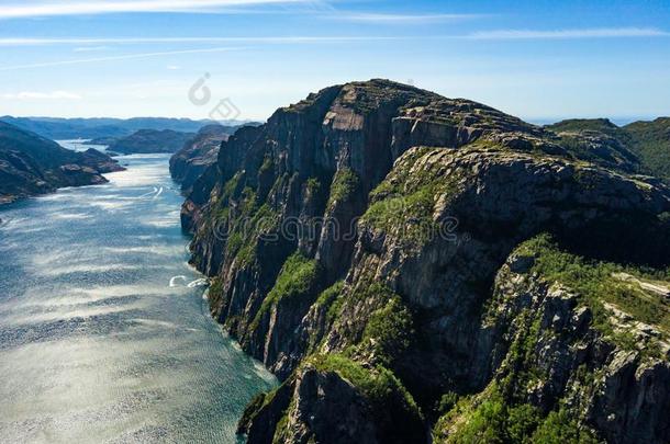 空气的关于著名的徒步旅行点采用挪威-<strong>讲坛</strong>岩石普雷克斯托尔