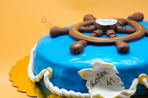 关在上面关于蓝色蛋糕和一舵轮子一nd指已提到的人句子K一<strong>pt</strong>一in