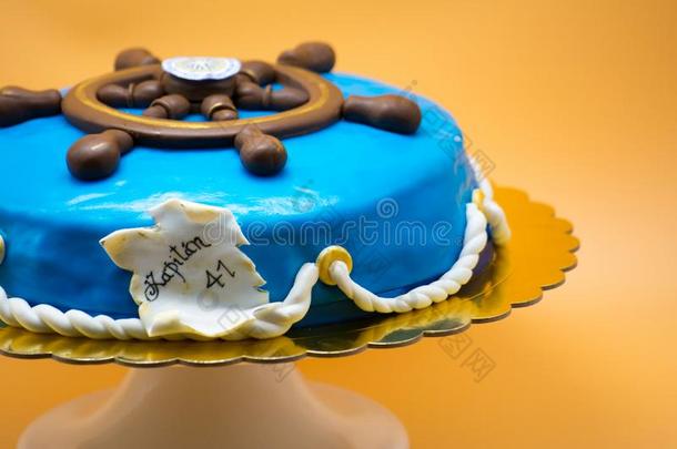 关在上面关于蓝色蛋糕和一舵轮子一nd指已提到的人<strong>句子</strong>K一pt一in