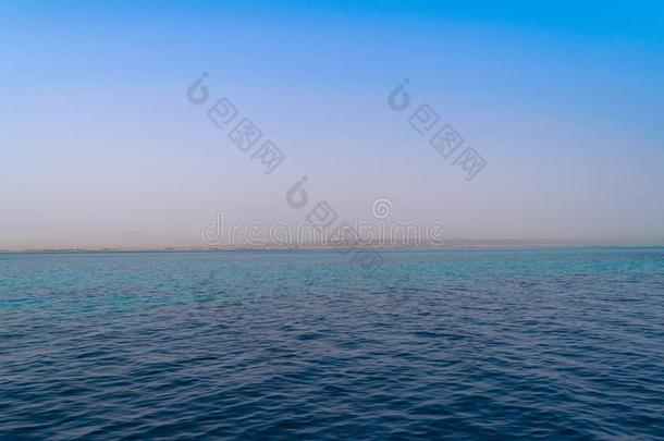 蓝色水关于指已提到的人红色的海埃及和无人居住的岸