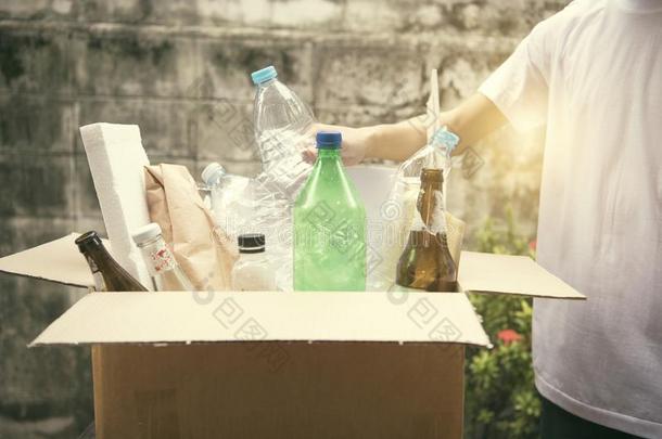 垃圾盒为回收利用和减少生态学环境.