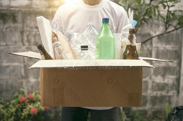 垃圾盒为回收利用和减少生态学环境.