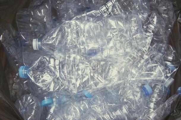 塑料制品瓶子采用垃圾袋为回收利用和减少生态学