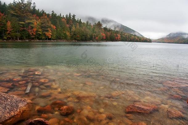 指已提到的人雨来向指已提到的人湖am向g指已提到的人多丘陵的山和秋