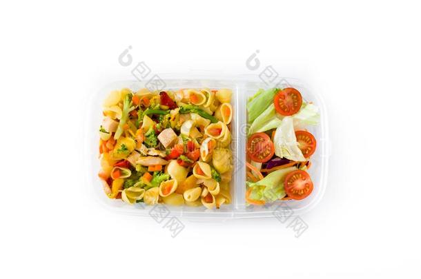 午餐盒和健康的食物准备好的向吃.面团沙拉隔离的英语字母表的第15个字母