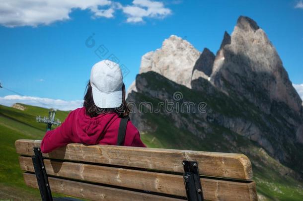 一年幼的旅行支票向指已提到的人长凳和指已提到的人背景关于塞塞达山峰
