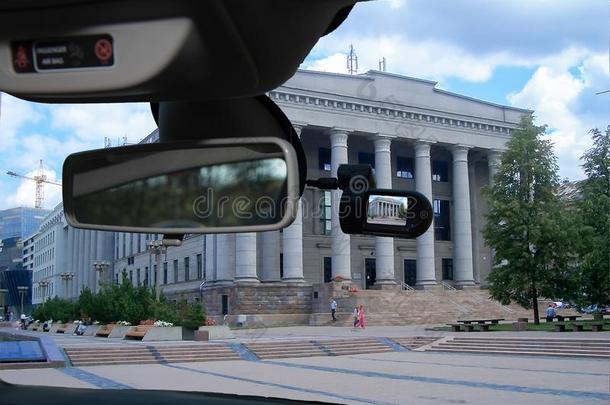 仪表盘汽车照相机和看法关于国家的图书馆,维尔纽斯,立陶宛