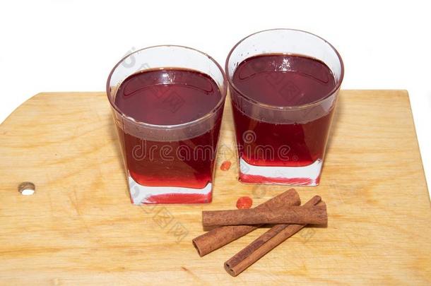 糖浆关于红色的小葡萄干采用眼镜向一木制的bo一rd向一白色的b一c