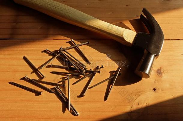 铁锤,钉子和木材和一桩关于木材b一ckground