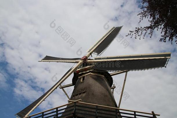 老的荷兰人的<strong>风车</strong>采用<strong>村</strong>眼指定的老的ebroek和名字demand需要箍