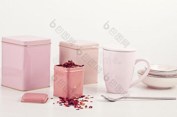 不同的粉红色的茶<strong>水</strong>容器和成<strong>果茶水</strong>