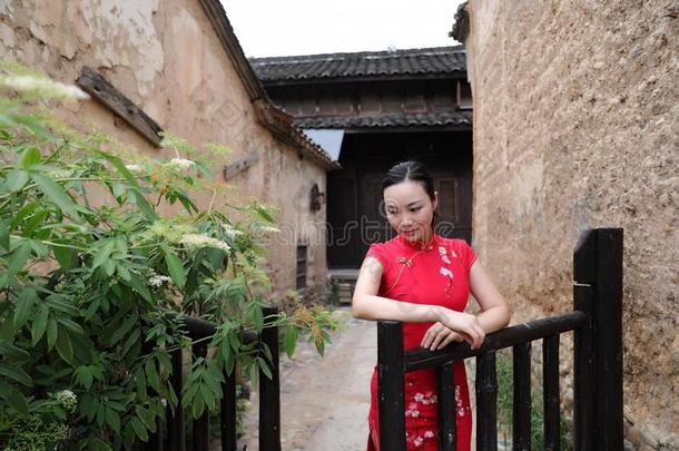 亚洲人东方的东方的中国人女人美好采用传统的古董