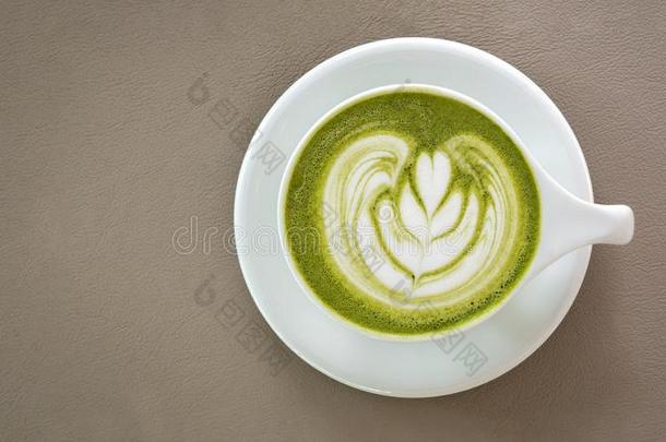 顶看法关于热的日本抹茶绿色的茶水拿铁咖啡艺术起泡沫米黄色颜色露天人工水渠
