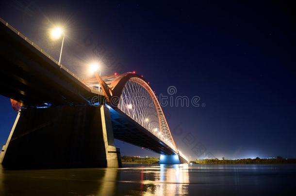 桥越过指已提到的人河反对夜.